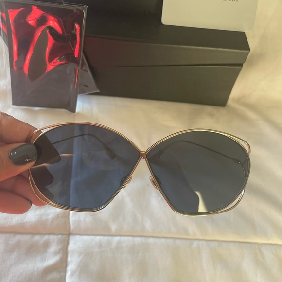 Dior sunglasses, gold with blue gray tint - Picture 5 of 9